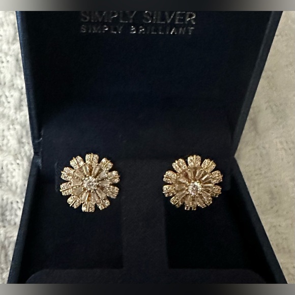 Jewelry - Earrings Elegant Flower Earrings